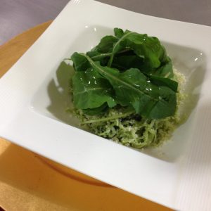 11 LINGUINI DE ESPINACA AL PESTO