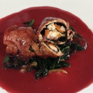 9 POLLO RELLENO DE ESPINACAS EN SALSA DE FRAMBUESA