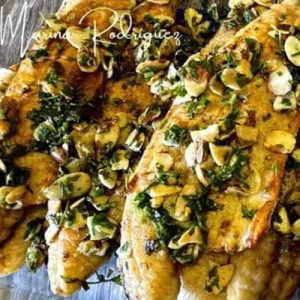 Pescado con almendras y perejil